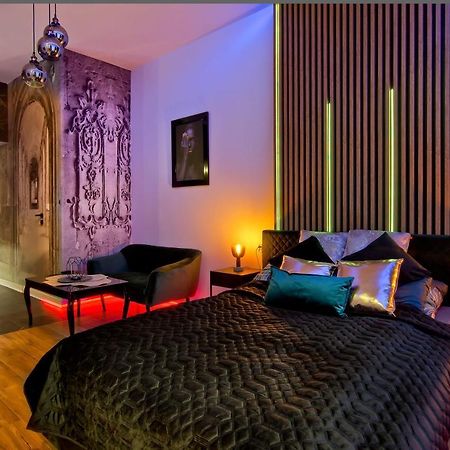 Apartament Czarny Z Jacuzzi Cracovia Esterno foto