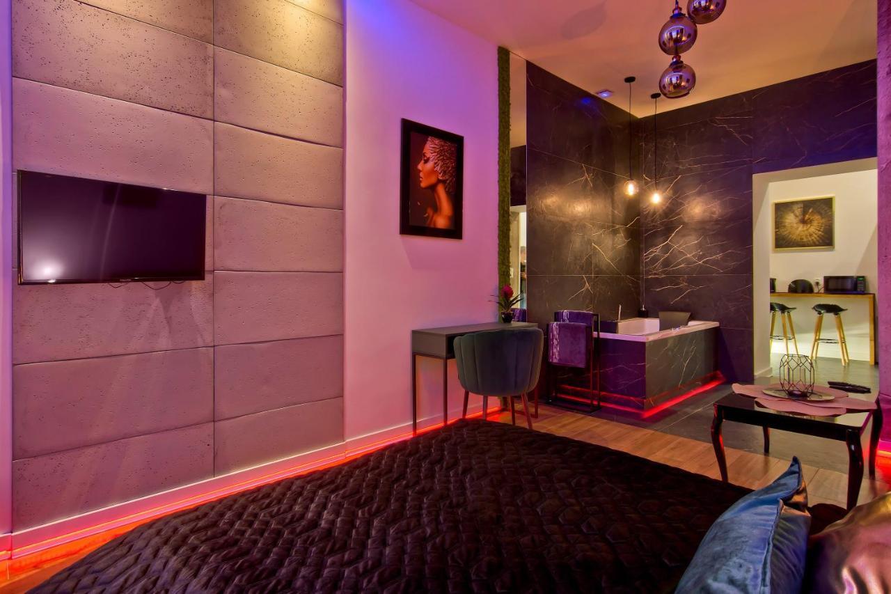 Apartament Czarny Z Jacuzzi Cracovia Esterno foto