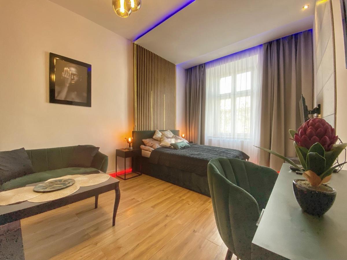 Apartament Czarny Z Jacuzzi Cracovia Esterno foto